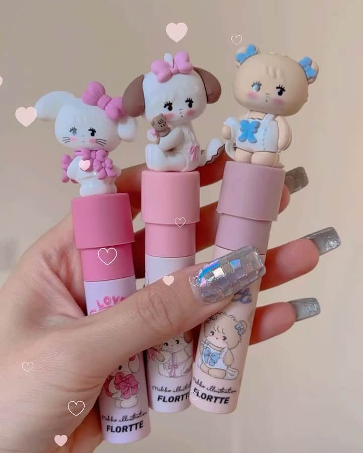梅村実帆のインスタグラム：「※リップです🐻‍❄️ 左から❶❸❹ 3枚目は❶、4枚目は❸ 🫦 色がかなり好み」