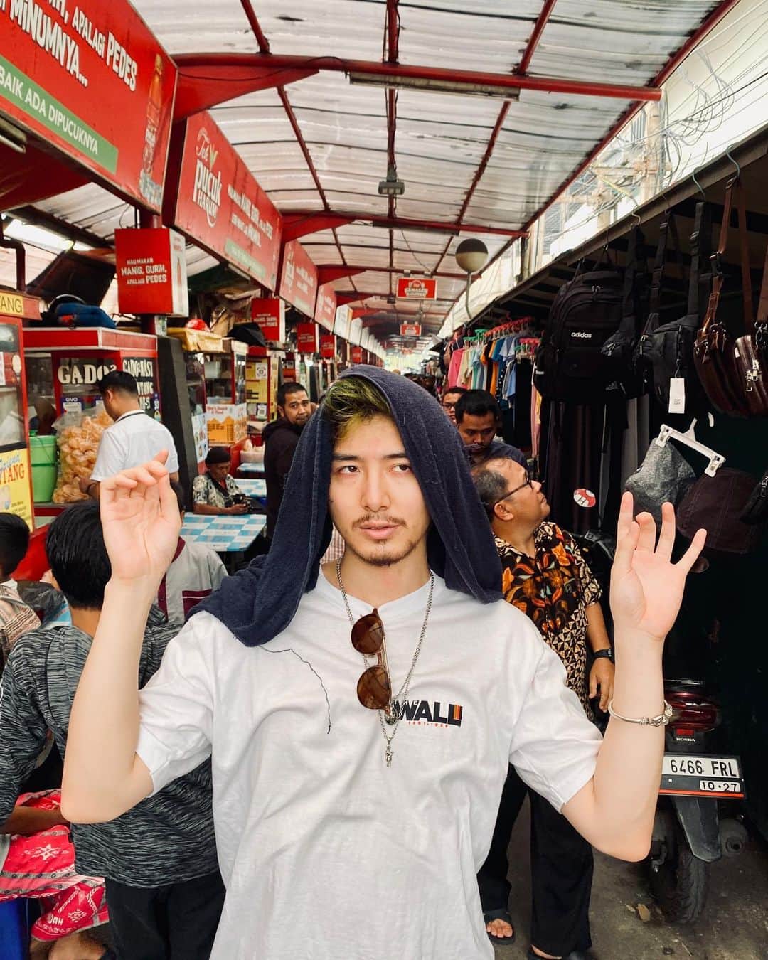 藤井風さんのインスタグラム写真 - (藤井風Instagram)「Jakarta. Indonesia. Anda yang terbaik. Aku chinta kamu. Goks Banget!! ❤️🤍」7月8日 23時32分 - fujiikaze