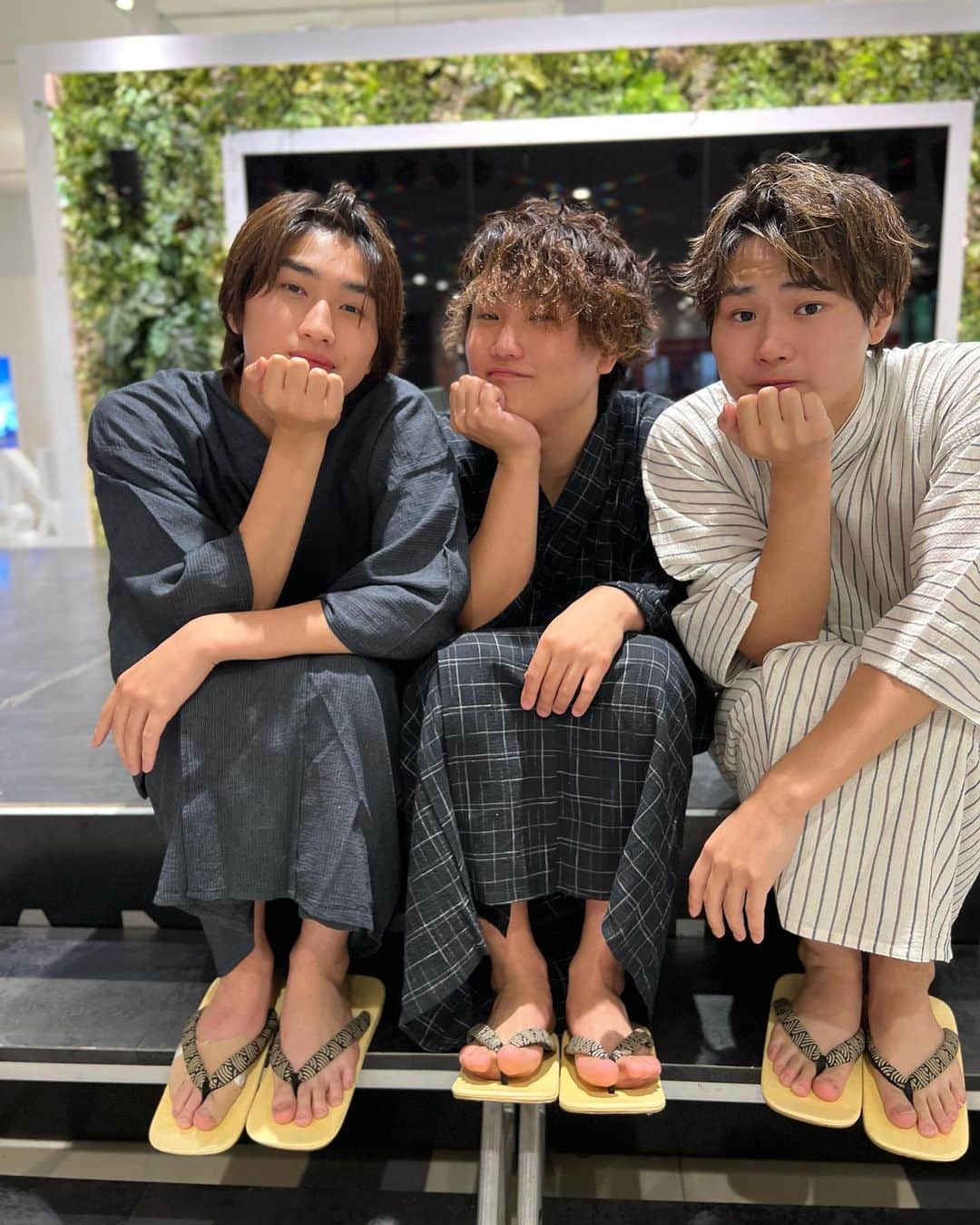 すずしょうとのインスタグラム：「すずしょうとアルバムツアーですごい皆に助けられてるし、みんなとの絆深まってる気がする(´-`)oＯ{  もっともっとありがとう返せるように明日もラスト楽しむぞぉぉ！！  来てくれた人応援してくれた人ありがとう！！！ 無事終わりましたァァァ！  明日はラスト！！がんばるぞおお！！🐤🐤🐤...♪*ﾟ  感想は行きたい人はタグで呟いてええ！  #すずしょうとアルバムツアー   hair @nachitakehito さんありがとうございます！わざわざきてくれて神！！！！すこ！！  #すずしょうと#すずしょうととは#家族 #brother#family #兄弟」