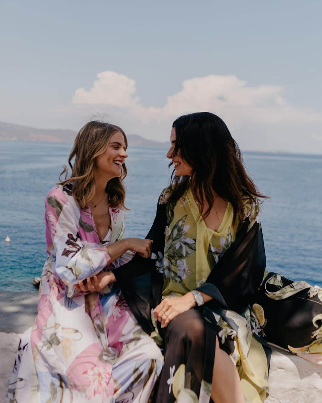 Ted Bakerのインスタグラム：「A day trip to Hydra with @toniasotiropoulou , the perfect way to start off summer with @tedbaker   #Ad #TedBaker #PostcardsFrom  📽️ @rollingscorpio @tasoka_kouki  📷 @billoshnookums  Sound @daphnefarazi Mua @panagiotis.karakasis  Hair @iliaskoutsaftikis」