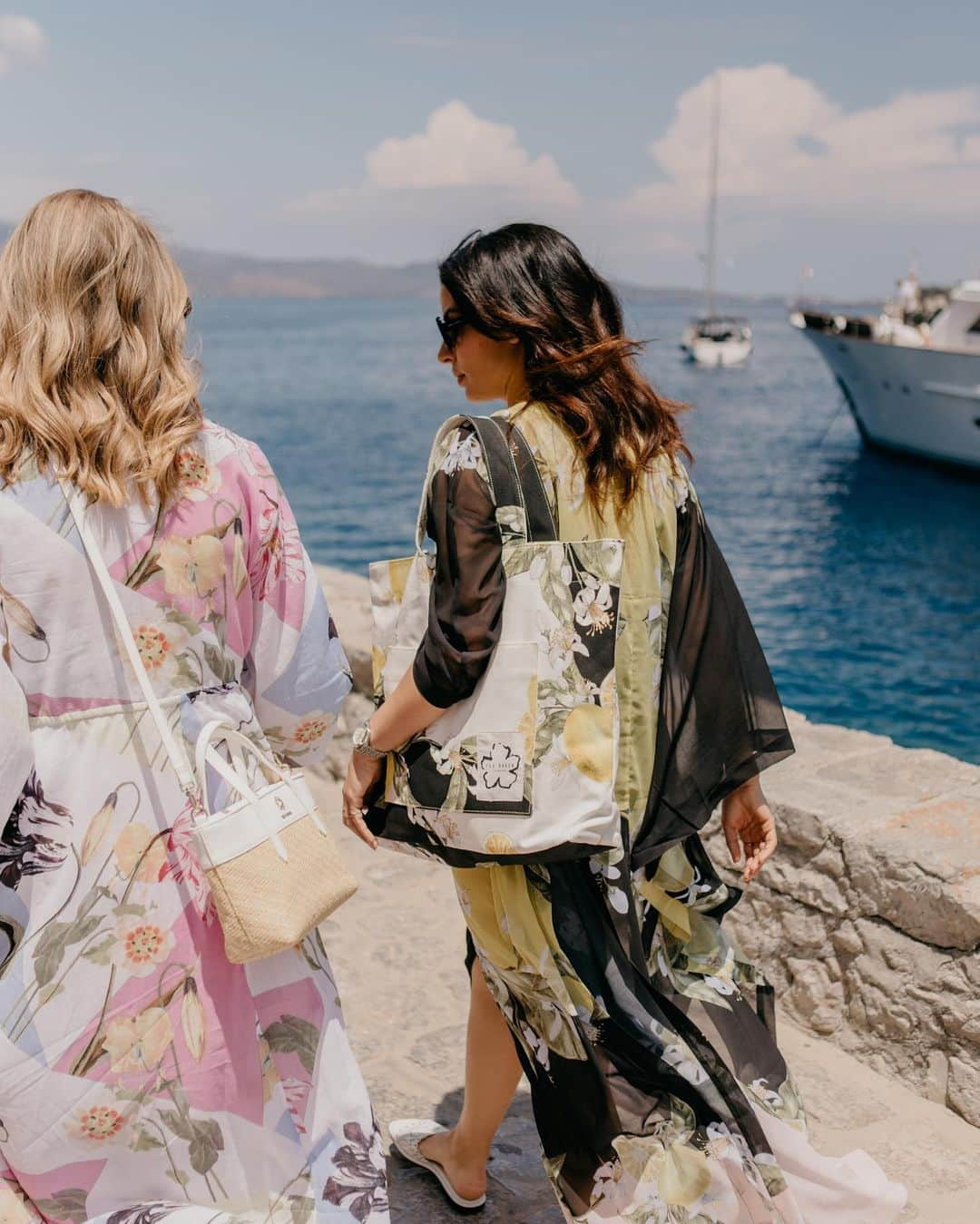 Ted Bakerさんのインスタグラム写真 - (Ted BakerInstagram)「A day trip to Hydra with @toniasotiropoulou , the perfect way to start off summer with @tedbaker   #Ad #TedBaker #PostcardsFrom  📽️ @rollingscorpio @tasoka_kouki  📷 @billoshnookums  Sound @daphnefarazi Mua @panagiotis.karakasis  Hair @iliaskoutsaftikis」7月8日 23時44分 - tedbaker