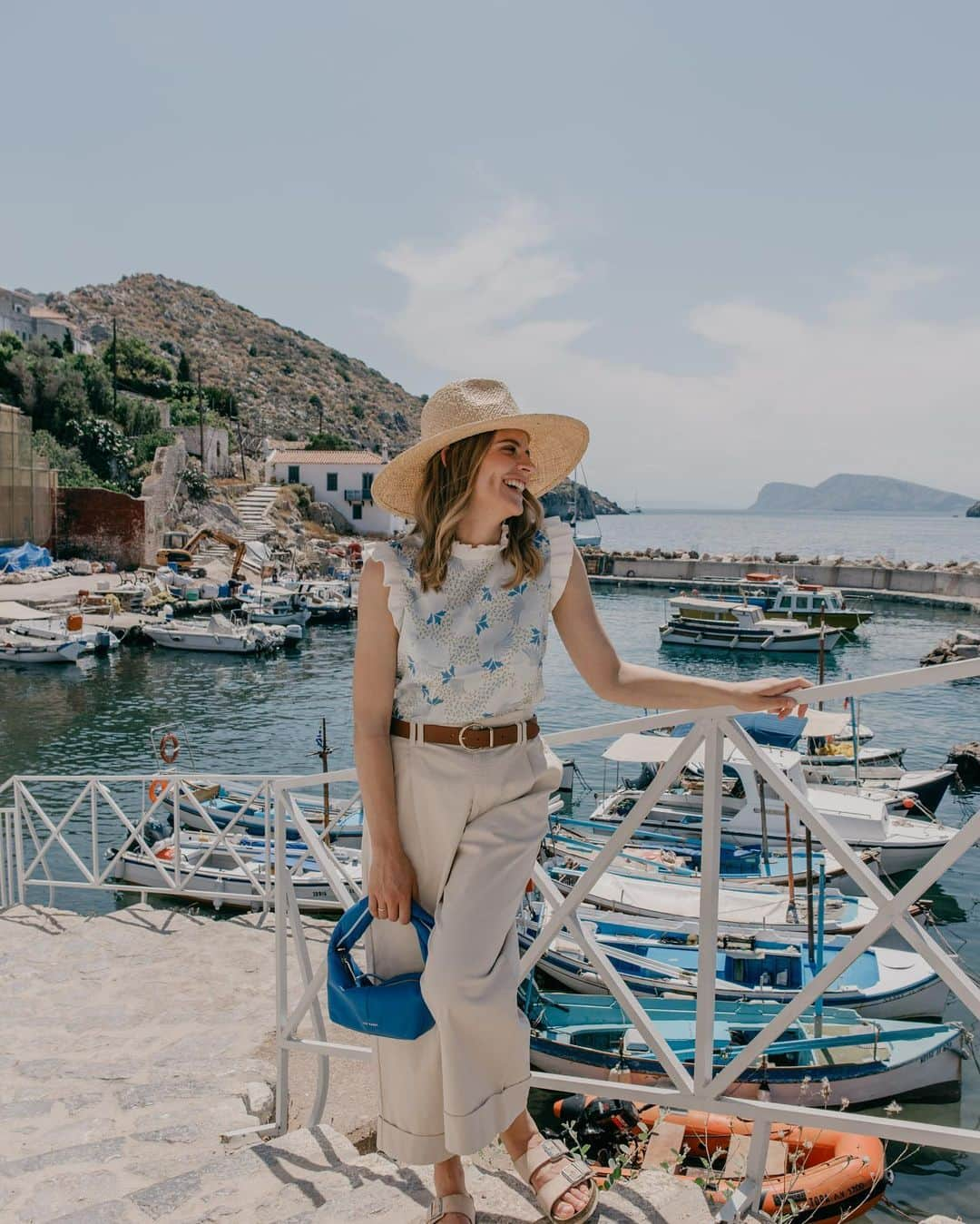 Ted Bakerさんのインスタグラム写真 - (Ted BakerInstagram)「A day trip to Hydra with @toniasotiropoulou , the perfect way to start off summer with @tedbaker   #Ad #TedBaker #PostcardsFrom  📽️ @rollingscorpio @tasoka_kouki  📷 @billoshnookums  Sound @daphnefarazi Mua @panagiotis.karakasis  Hair @iliaskoutsaftikis」7月8日 23時44分 - tedbaker