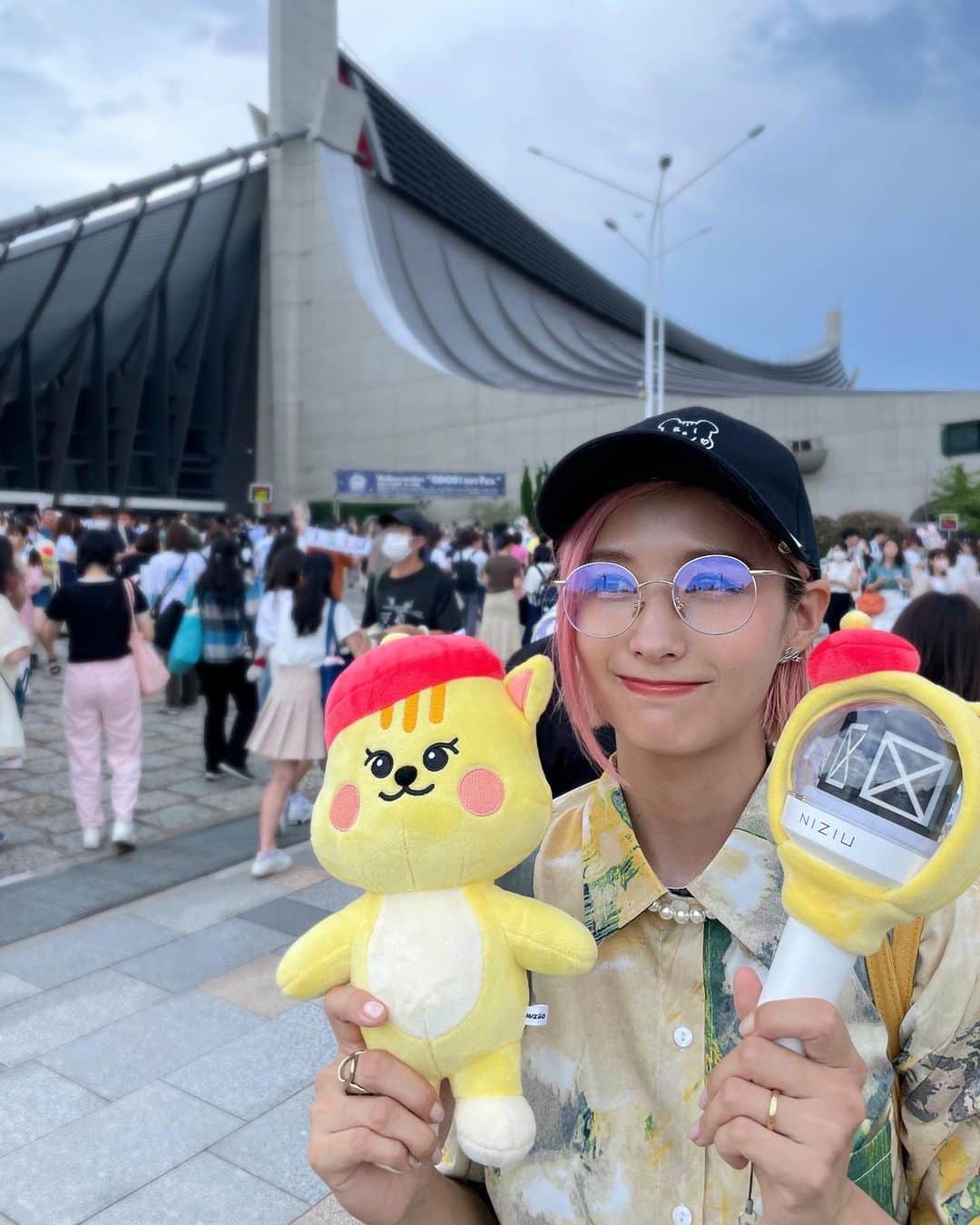 加藤優のインスタグラム：「推し活🐿️  神席で、推しのリクちゃんから 生ファンサをいただけた…はず笑😭→🫶  昇天🙏👼🏻✨  NiziUの皆さん、素敵なステージを ありがとうございました🥹✨  暑くて大変だと思いますが 無事に完走できますように…！🙏  #NiziU #ニジュー #니쥬 #WithU #NiziU_tour #ココ夏Fes #COCOnutFes #RIKU #リクペン」