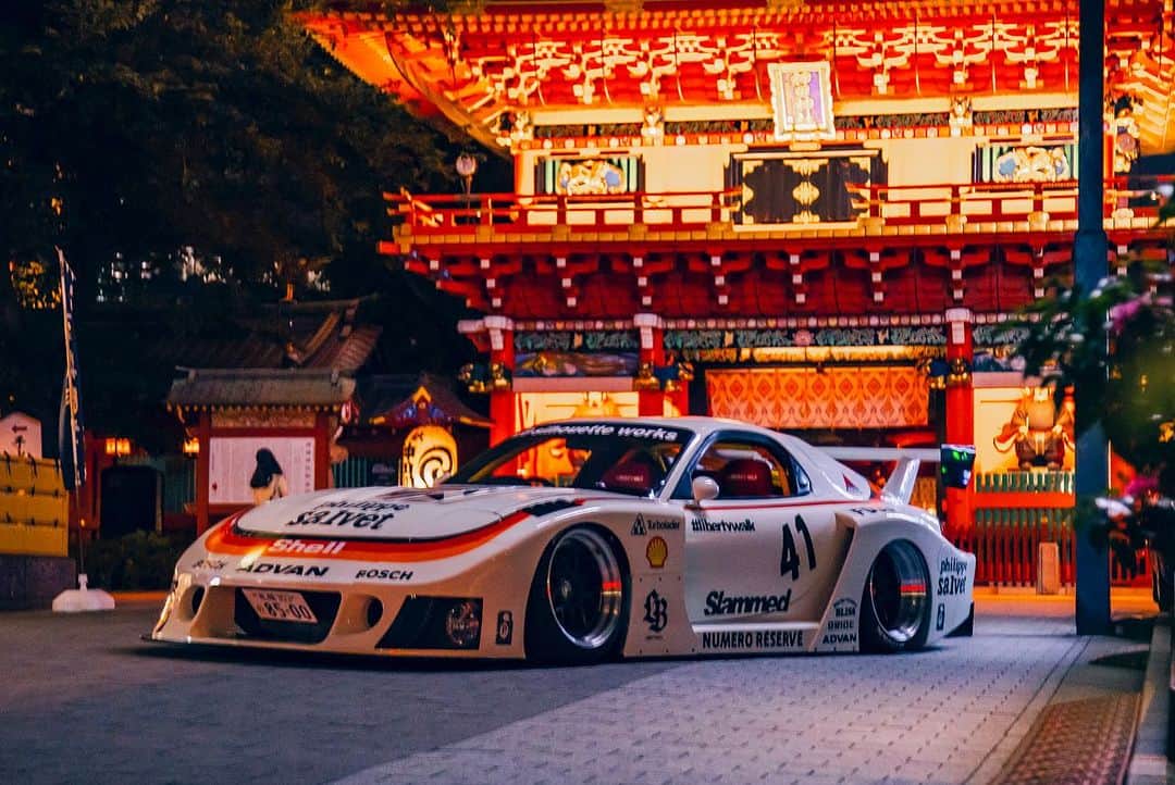 のインスタグラム：「LIBERTY WALK LB⚡︎works mazda RX-7😆 @mazda_jp  @mazdausa  @yokohama.rubber_jp  @libertywalk_tokyo_harajuku  @libertywalk_sapporo_nakamura  #libertywalk #libertywalk #stance#stancenatio #new #nice  #fd #rx7  @nce #挑戦」