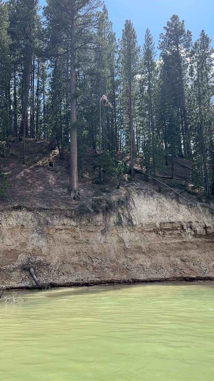 ジェイコブ・ダルトンのインスタグラム：「Jumping into the weekend like ….」