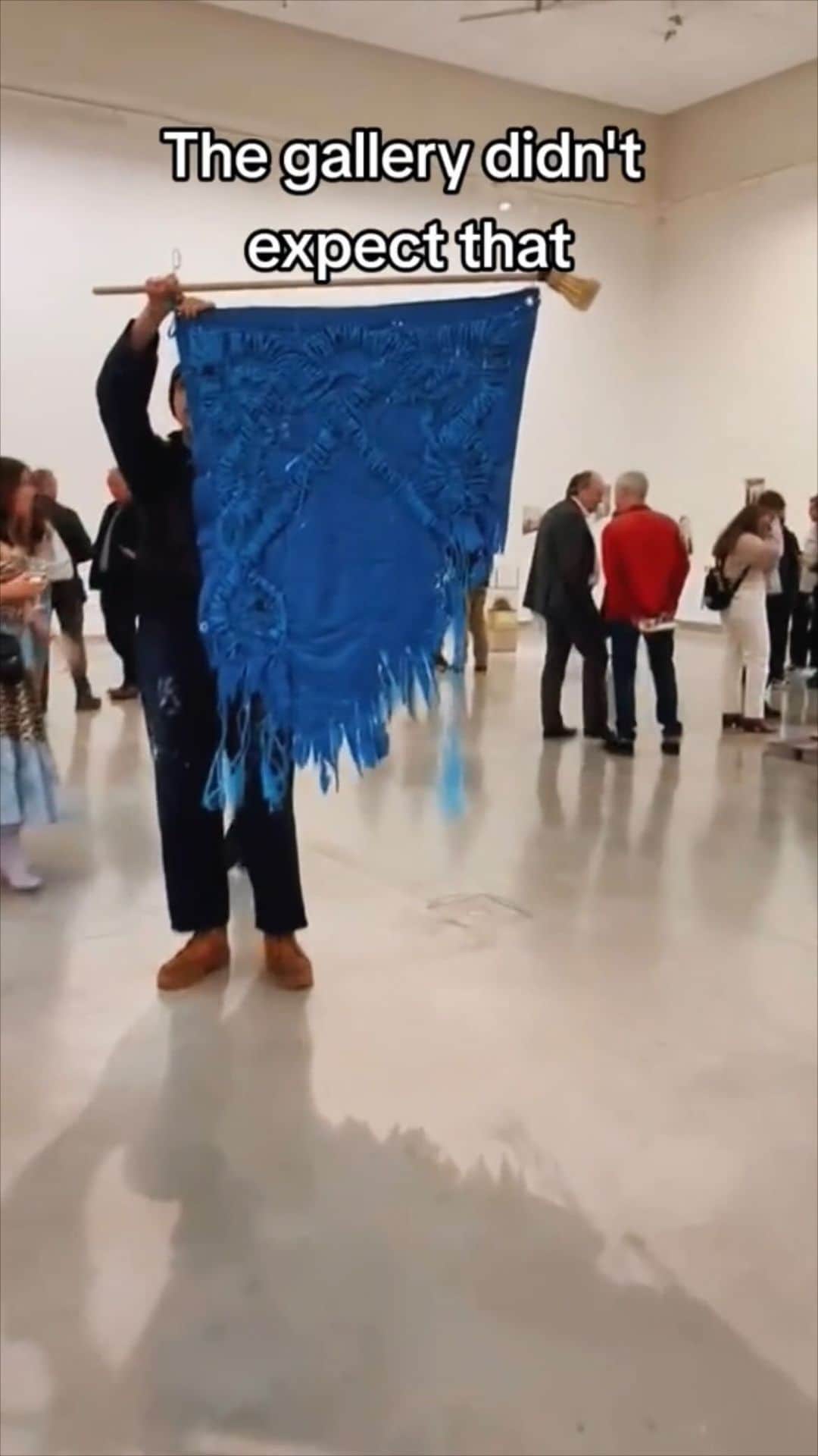 StreetArtGlobeのインスタグラム：「Artwork and performance at Ruared Gallery by @artistwalkershaw titled Blue Collar, Laborious Continuum 🧹🧹🧹  What do you think of this work? 🤷🏽‍♂️」