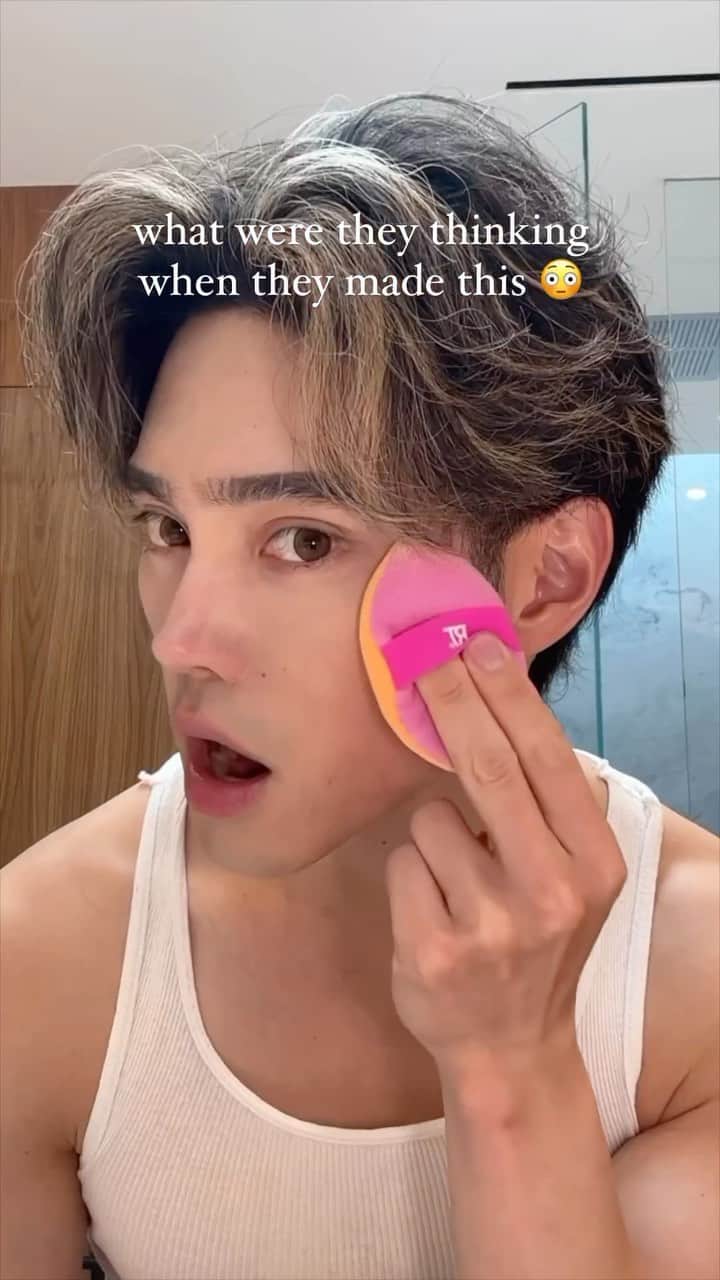 Real Techniquesのインスタグラム：「Welllll we were thinking about all those requests in our DMs for airbrushed skin😏   @EdwardZo wanted a tool made for all formulas and with precision application - so that’s what he got 🔥  Shop the Miracle 2-in-1 Powder Puff @UltaBeauty」