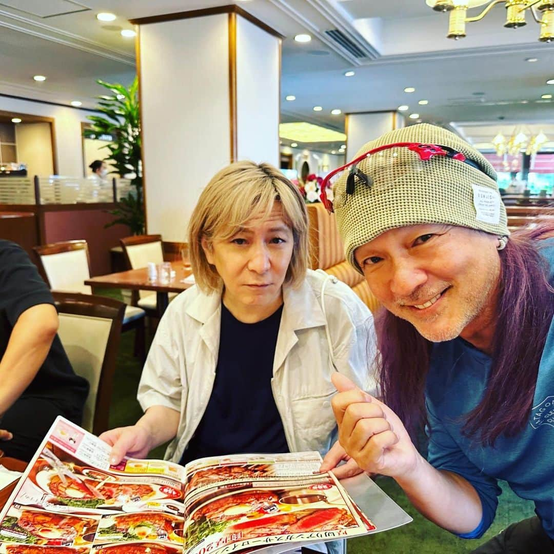 小室哲哉さんのインスタグラム写真 - (小室哲哉Instagram)「ストリートピアノの帰りに 打ち合わせでロイヤルホストへ🍽️」7月9日 0時10分 - tk19581127_official