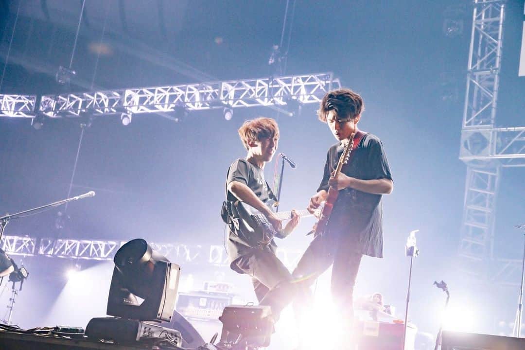 ヤマサキセイヤさんのインスタグラム写真 - (ヤマサキセイヤInstagram)「Talking Rock! FES23  毎度お世話なっとります！！ 二年ぶりにありがとうございました！！！(ё) 行きの新幹線の中でダイブOKの知らせがきた笑 でも、やりたい曲やろう！！ってことで、セトリはそのまま！！ 気持ち良かったっす。 私飽きぬ私でダイブするのはたまーに発動するんでそんな感じで🔥 また！！！  写真 @fujiitaku  #キュウソネコカミ」7月9日 0時18分 - serubora