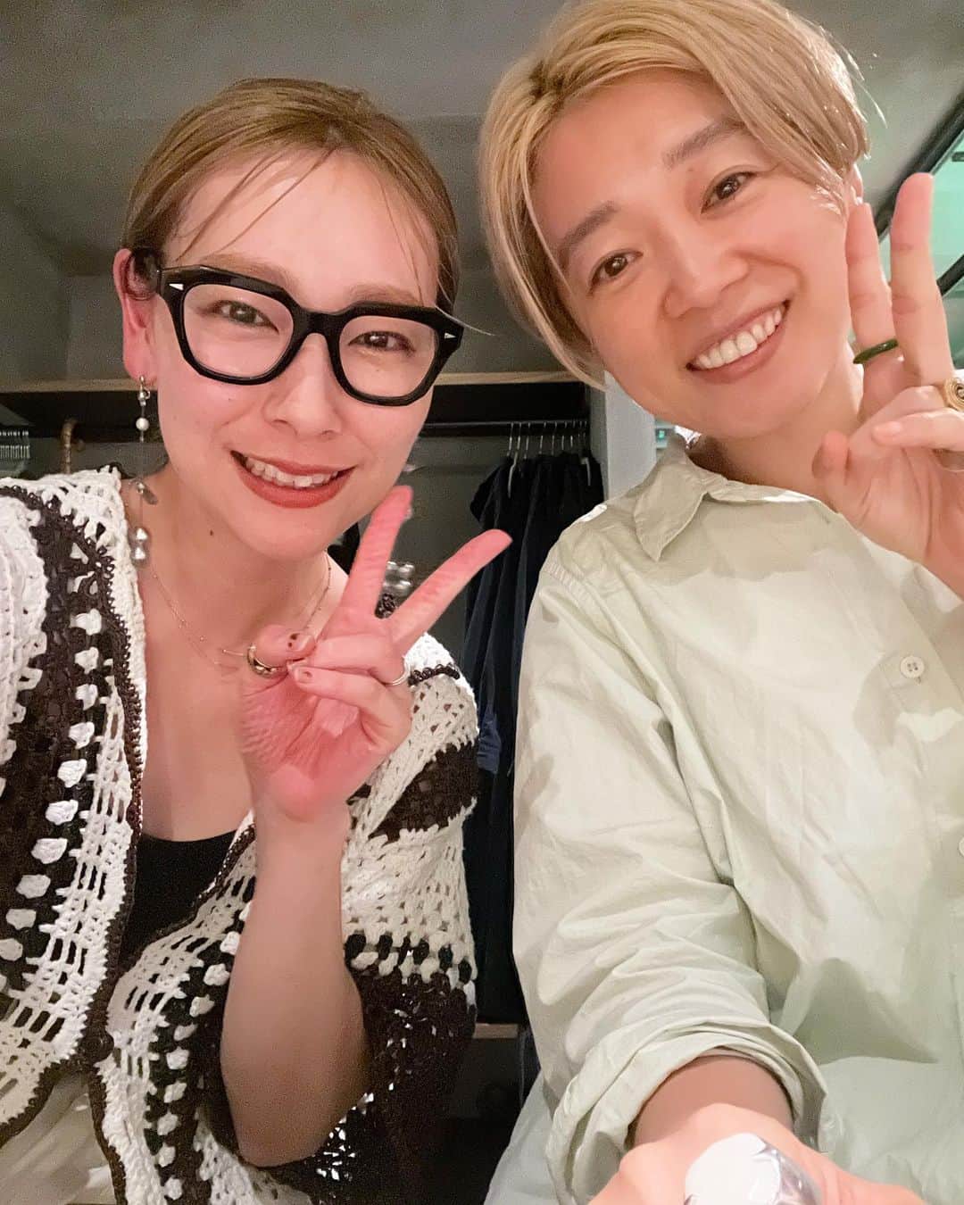 YU-U（工藤由布）のインスタグラム：「まりとご飯🍴🍷 地元の友達と仕事の話もたわいもない話もできてとっっても楽しかった☺️ YOKEの展示会も一緒行けて嬉し🤍 また飲みにいこー🍶 美味しすぎたよNUPURI🤤」