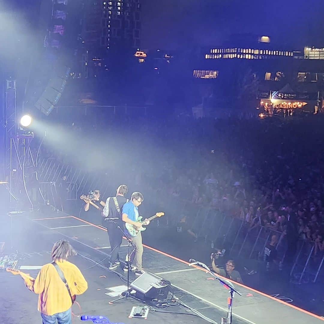 リヴァース・クオモさんのインスタグラム写真 - (リヴァース・クオモInstagram)「Ottawa, ON 7-7-23. You all popped off like those fireworks during Only in Dreams. It was a great way to end our little stint in Canada on this leg. Hope to come back again soon.  Gary, IN, we'll see you tomorrow.」7月9日 0時15分 - rivers_cuomo