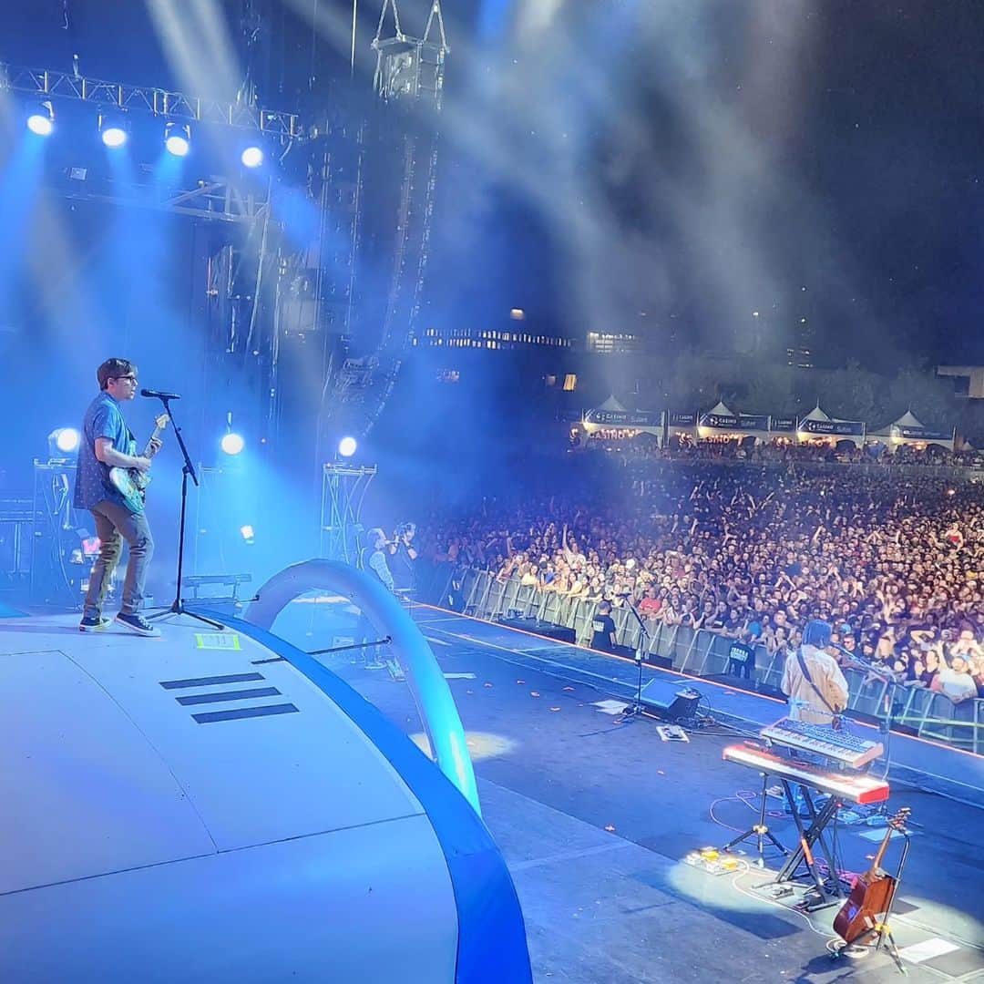 リヴァース・クオモのインスタグラム：「Ottawa, ON 7-7-23. You all popped off like those fireworks during Only in Dreams. It was a great way to end our little stint in Canada on this leg. Hope to come back again soon.  Gary, IN, we'll see you tomorrow.」