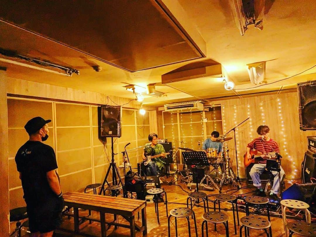 渡邊忍さんのインスタグラム写真 - (渡邊忍Instagram)「‎STUDIO OLIVE PRESENTS ‎ASPARAGUS ‎"ACOUSTIC風 ONEMAN LIVE" in 横浜天王町STUDIO OLIVE スタジオライヴでしか味わえない空気感がとってもゴキゲンで楽しかった🤪💫 遊びに来てくれてありがとう！」7月9日 0時27分 - watanabeshinobu