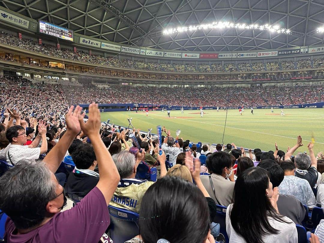 津田大介のインスタグラム：「今日はバンテリンドームへ。我が中日ドラゴンズが奇跡の2連勝を果たしたのであった。」