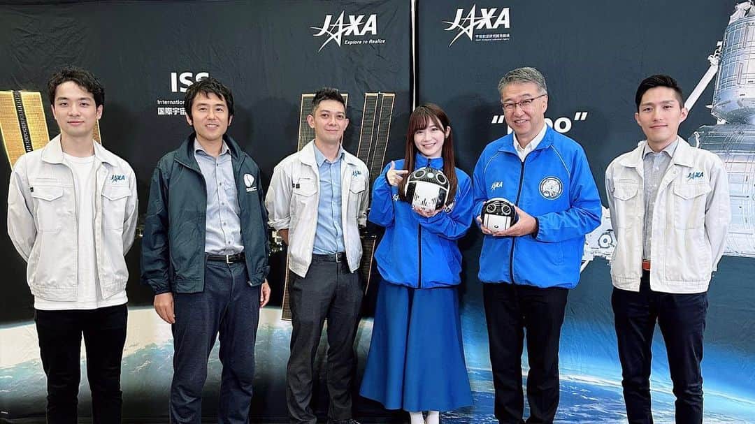 榎本麗美のインスタグラム：「. 『第4回 きぼうロボットプログラミング競技会 国内予選』🤖  今年も、司会を務めさせて頂きました✨  ✔︎解説は東大の中須賀先生と、JAXAの永瀬さん。 ✔︎パネルディスカッションの登壇者は、 JAXAの山口さん、山本さん。 株式会社セックの井上さん。  学生皆さんの挑戦が本当に素晴らしかったです☺️  今年は小学生チームが2チームも！！  それぞれのチームが予選に挑むまでに試行錯誤して頑張ってきた様子が伝わり、感動しました😭  パネルディスカッションは、 〜れみの部屋〜と題させて頂き 「Int-Ball2の開発を裏で支える人達」をテーマにお送りしました✨ 私も、新しい事に挑戦し続けるぞ🔥と、 パワーが貰える時間でした✨  ぜひ、アーカイブご覧下さい🚀 ↓ https://www.youtube.com/live/ax4H1NBqTz0?feature=share  #JAXA #KiboRPC」