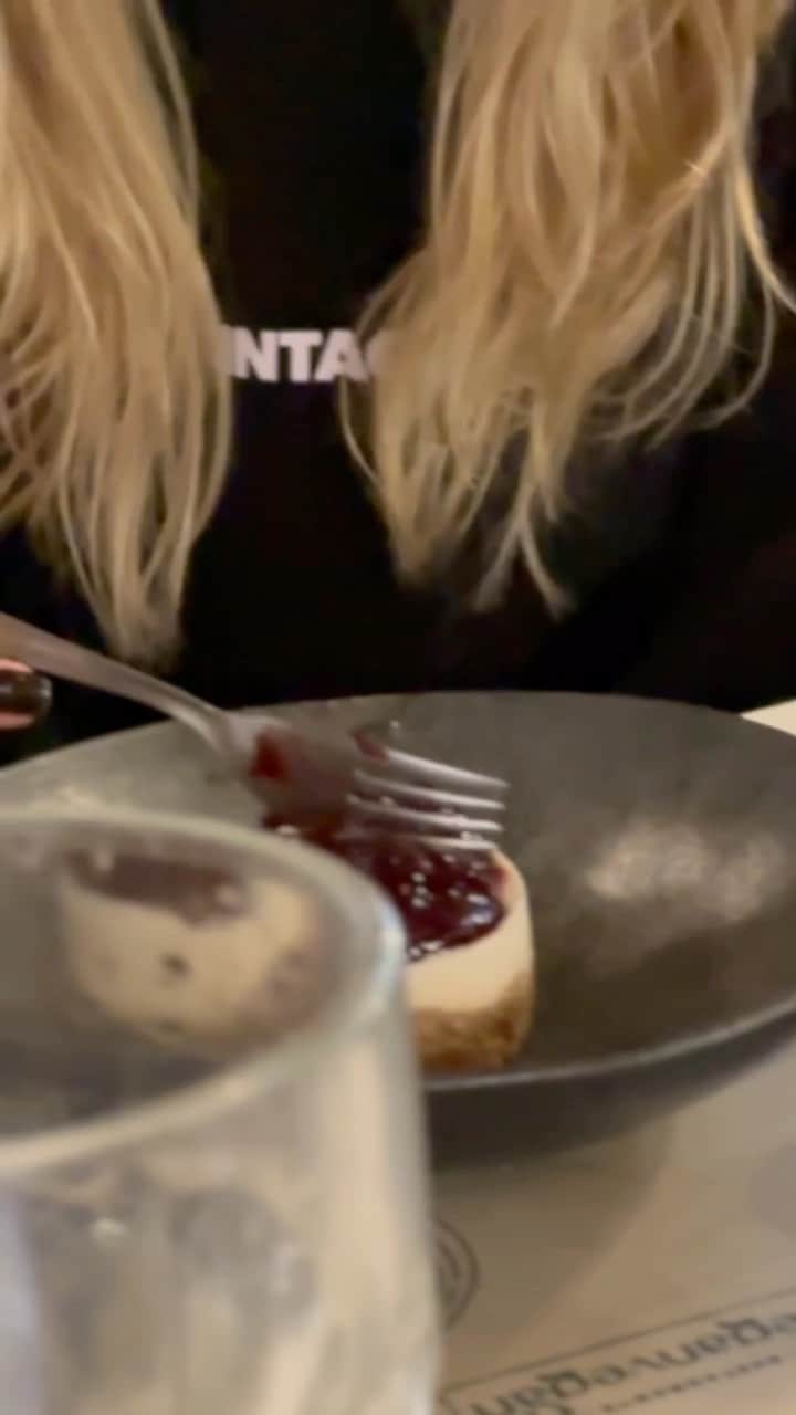 アガサ・モレイラのインスタグラム：「tomar um brunch com os amigos gostoso demais」
