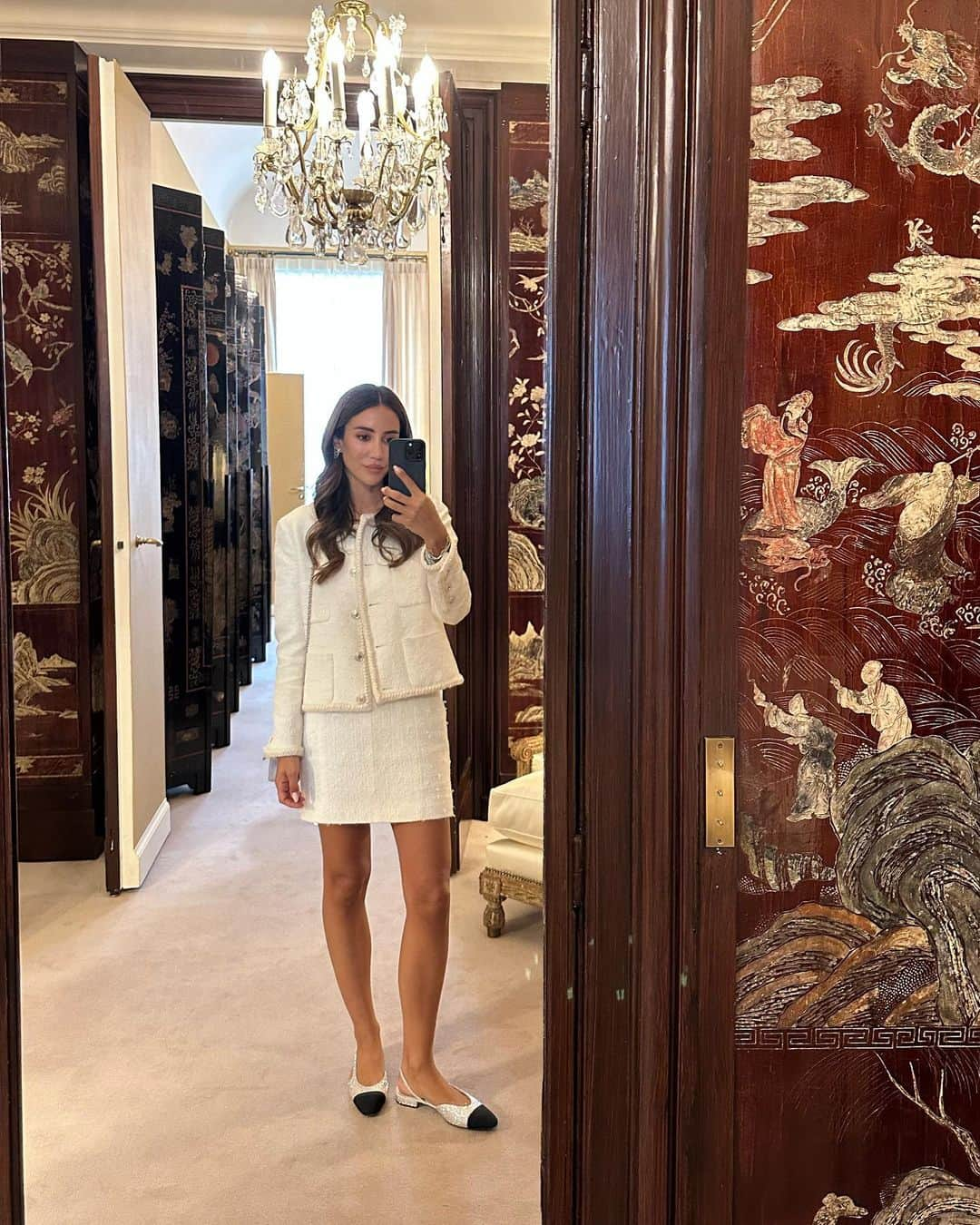 Tamara Kalinicさんのインスタグラム写真 - (Tamara KalinicInstagram)「Visited Gabrielle Chanel’s apartment at 31 Rue Cambon and coincidentally got a @chanel.beauty makeover with the new 31 Le Rouge but we all know that nothing was a coincidence with Coco Chanel. Shade im wearing is 2.55 long lasting and moisturising #31LeRouge #ChanelMakeup」7月9日 0時58分 - tamara