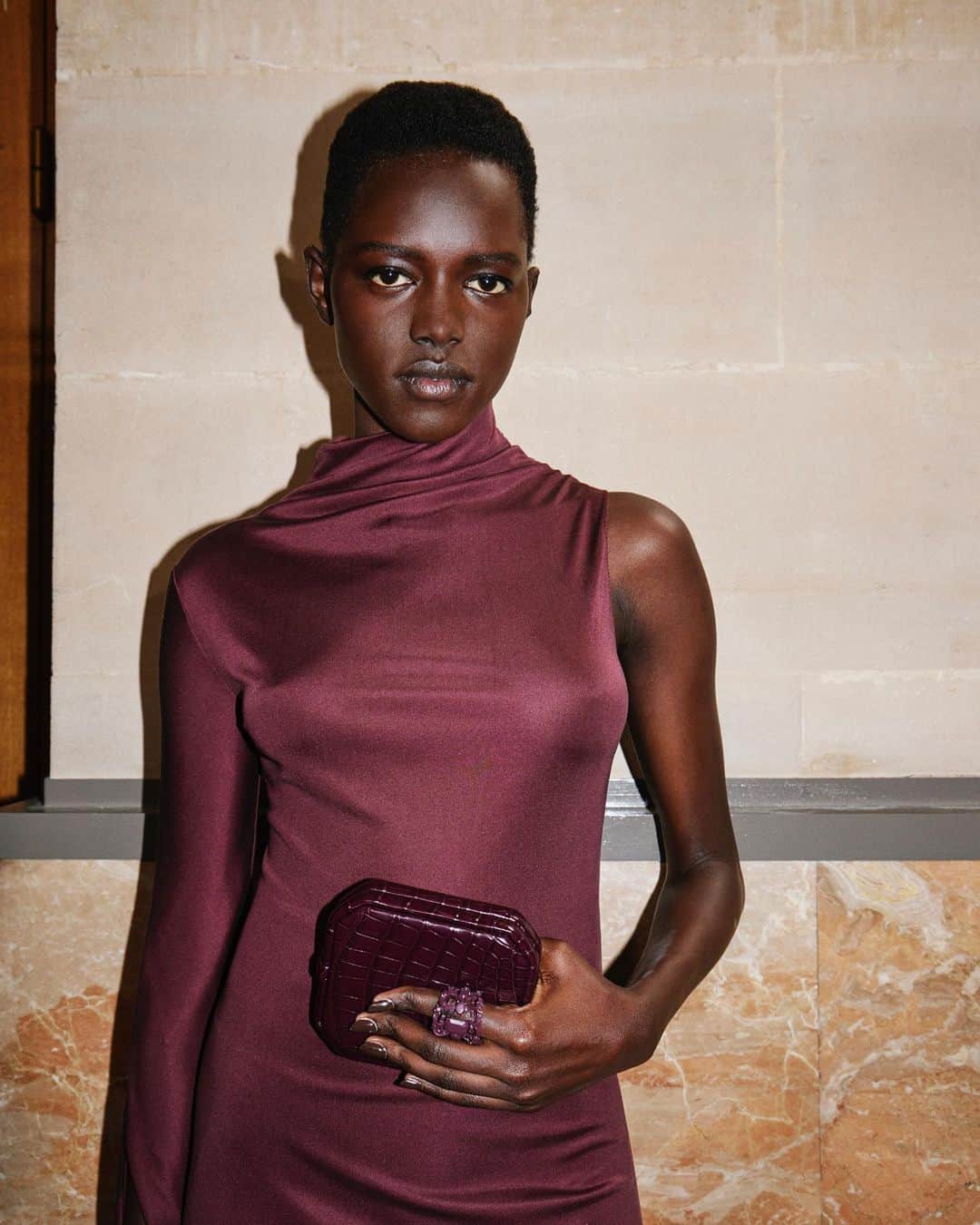 Fendiのインスタグラム：「"Colours come from flesh tones as well as that of stones: black diamonds, rubies, sapphires. There is a play of soft and hard, flesh and stone." - Kim Jones on #FendiCouture Autumn/Winter 2023  Artistic Director of Couture and Womenswear: @mrkimjones  Artistic Director of Accessories and Menswear: @silviaventurinifendi  Artistic Director of Jewellery: @delfinadelettrez  Photography: @ellenfedors_   Styling: @alistermackie Hair: @guidopalau Makeup: @peterphilipsmakeup Nails: @nellysferreira @raja_bouallou   Casting: @shelleydurkancasting   Models: @alaato_jazyper @chlocloh」