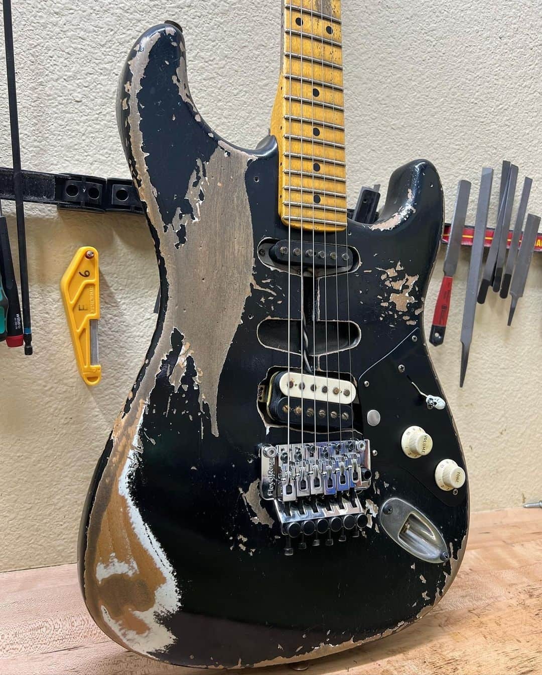 Fender Guitarのインスタグラム：「Take a look at this electrifying Black Strat by @andyhicks_fender in the @fendercustomshop! It features an EVH humbucker, El Diablo neck pickup, dual pots and an after market switch tip by Sonic Pickups. What's your favorite feature on this one? #Straturday」