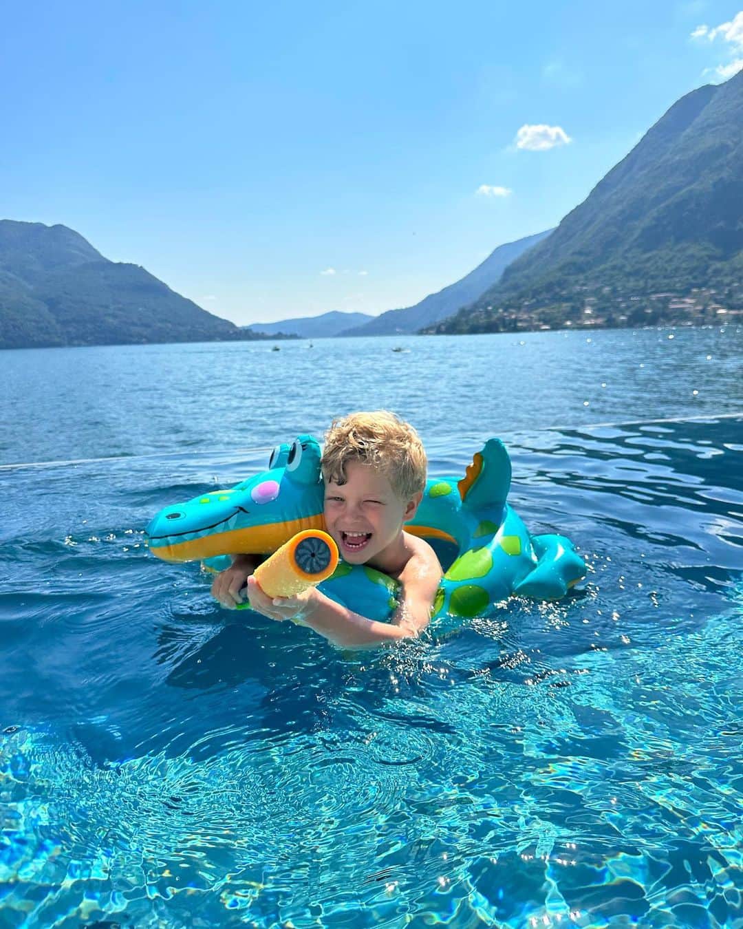 キアラ・フェラーニさんのインスタグラム写真 - (キアラ・フェラーニInstagram)「Lago di Como 💙」7月9日 1時01分 - chiaraferragni