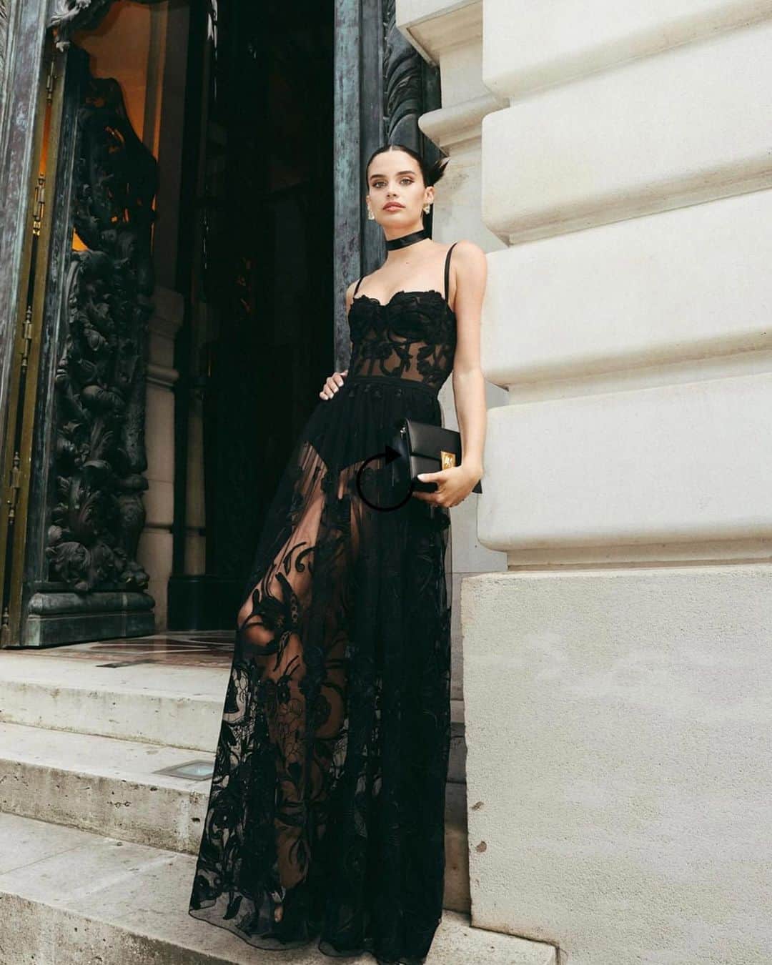サラ・サンパイオのインスタグラム：「Can’t get over this dress 🥹 @zuhairmuradofficial you make de most beautiful gowns. Thank you for having me 🤍🕸️」