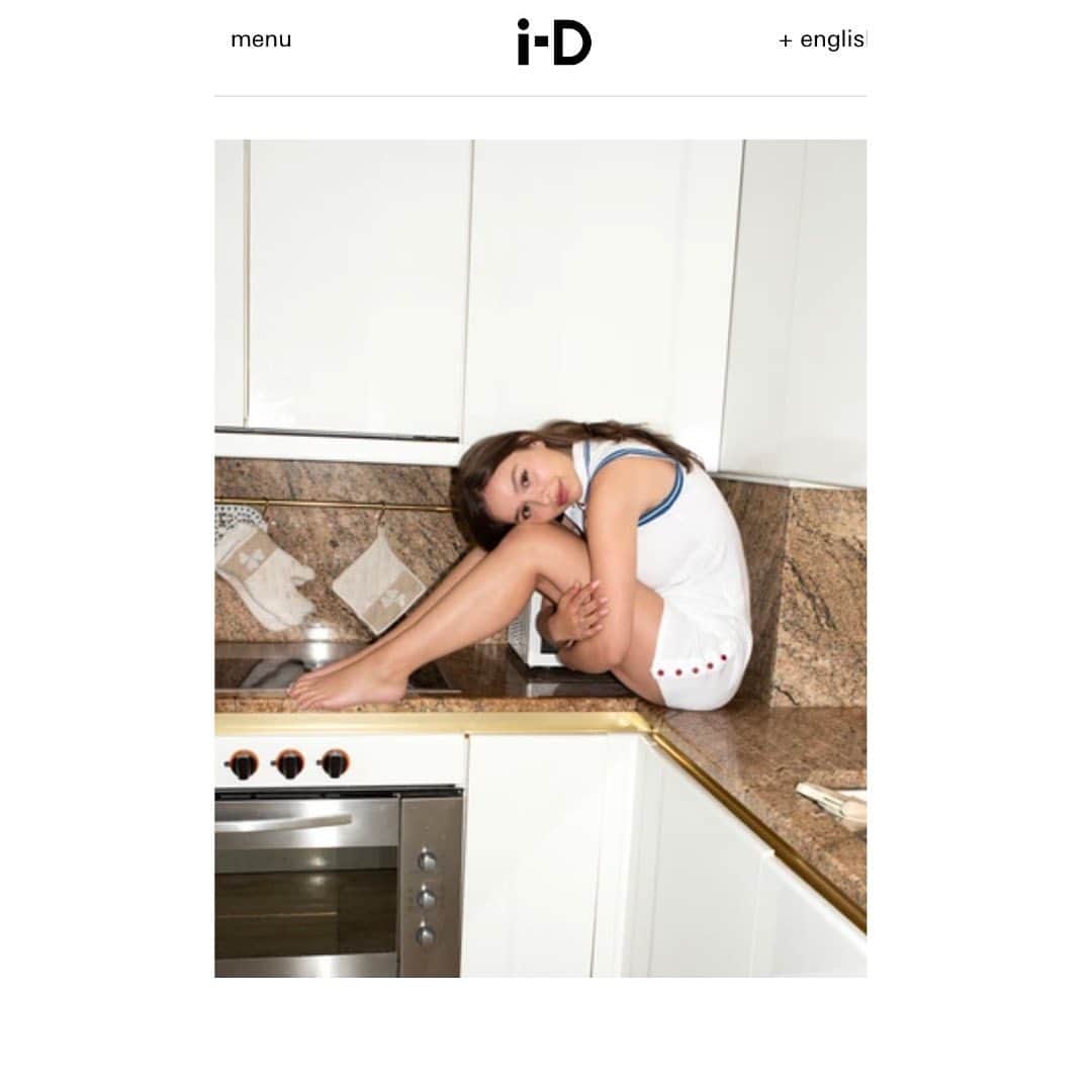 SOPHIE ROSEのインスタグラム：「@hellmannsam and I shot this in my lil apartment in Cannes 🥹🫧♡︎♡︎ thank you @i_d」