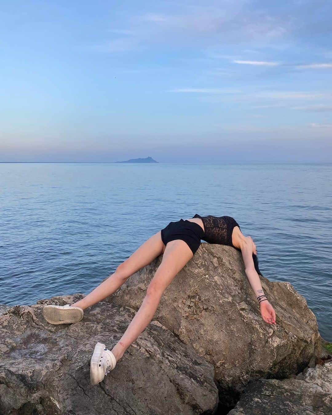Greta Menchiのインスタグラム：「macchettefrega.com #svegliasveglia #babe #lostatsea」