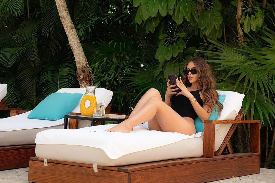 のインスタグラム：「Reading my new followers on @threadsapp 🫶🏻Have a Great weekend  Thank you so much for all your love and support ❤️」