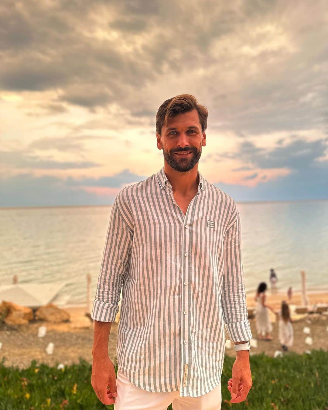 フェルナンド・ジョレンテのインスタグラム：「S U N S E T #Holidays #Greece #BousoulasBeach」