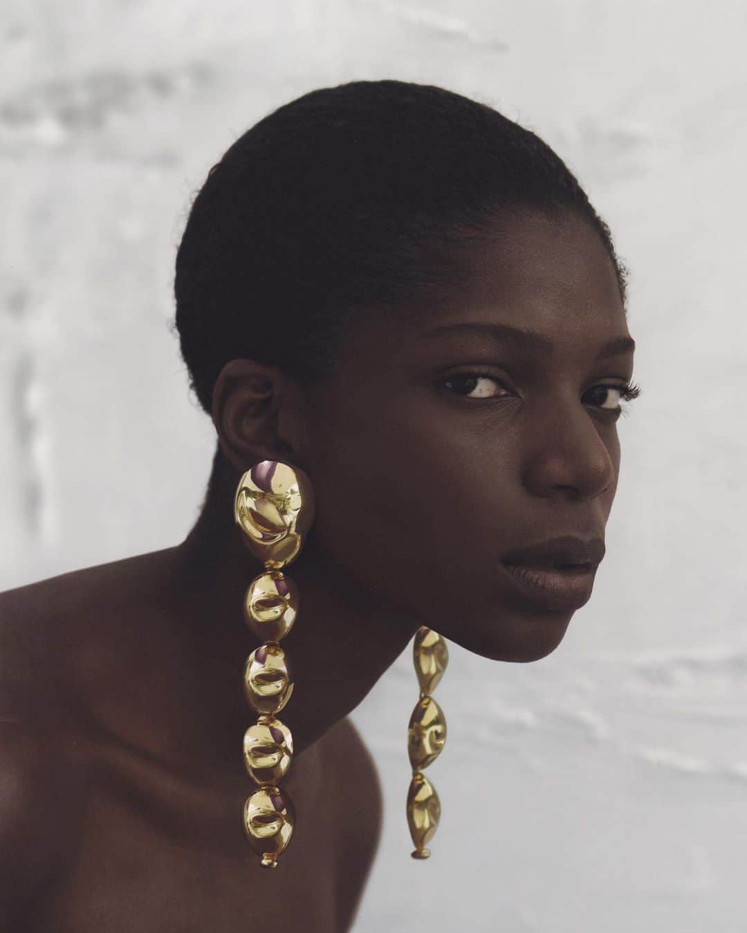 Monica Sordoのインスタグラム：「Elie wearing the Puerto Maxi Earrings. Just landed and now available online.  ~ Portrait Series by @mlshbts & MS ~ Mua @judith.padron」