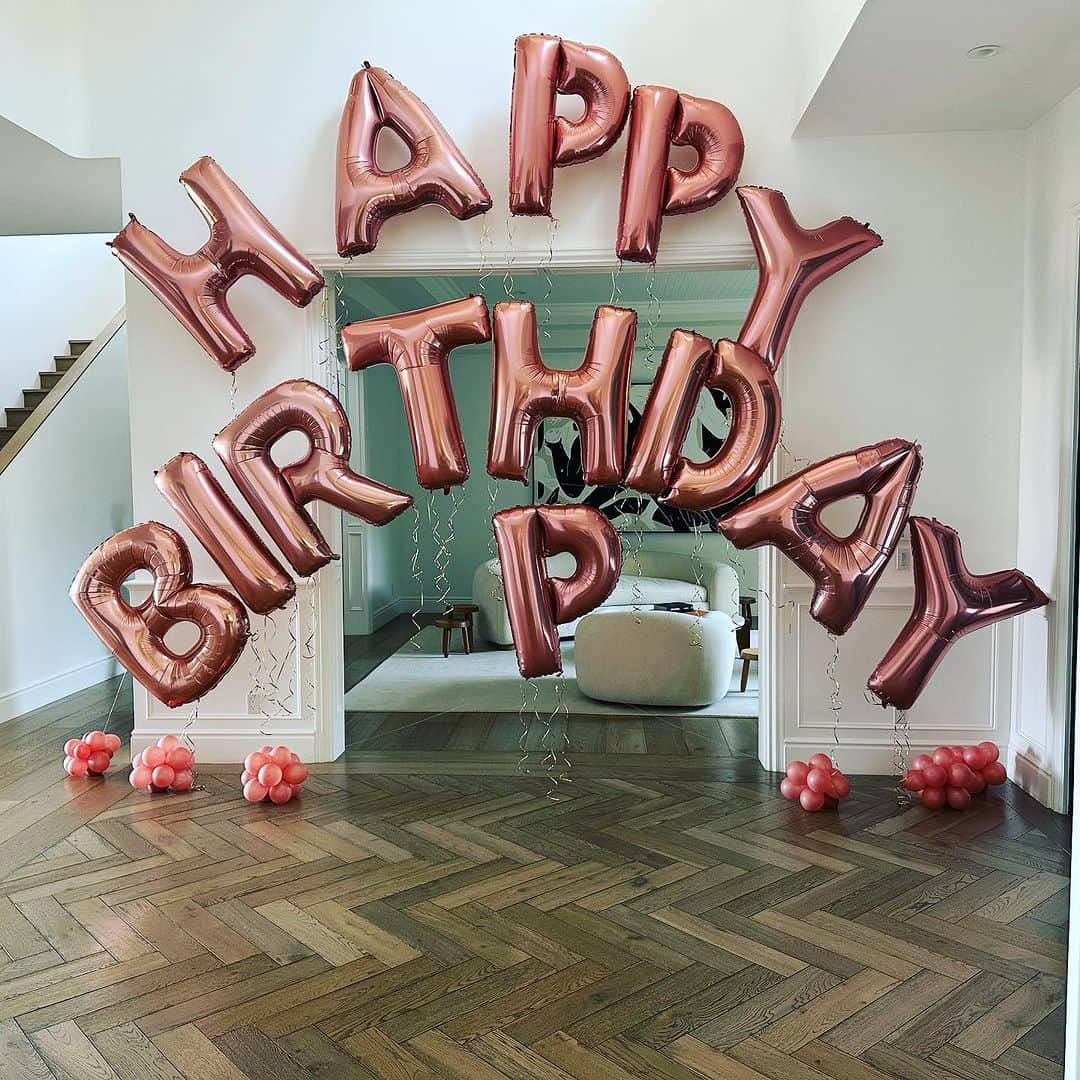 スコット・ディジックのインスタグラム：「Go peep it’s your birthday」