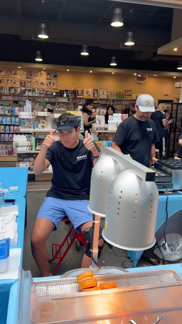 スティーブのインスタグラム：「Come join us today and tomorrow at @mitsuwa_plano for delicious original Japanese sweets HOSHI obanyaki オリジナル大判焼きはいかがですか　ミツワでお待ちしております」