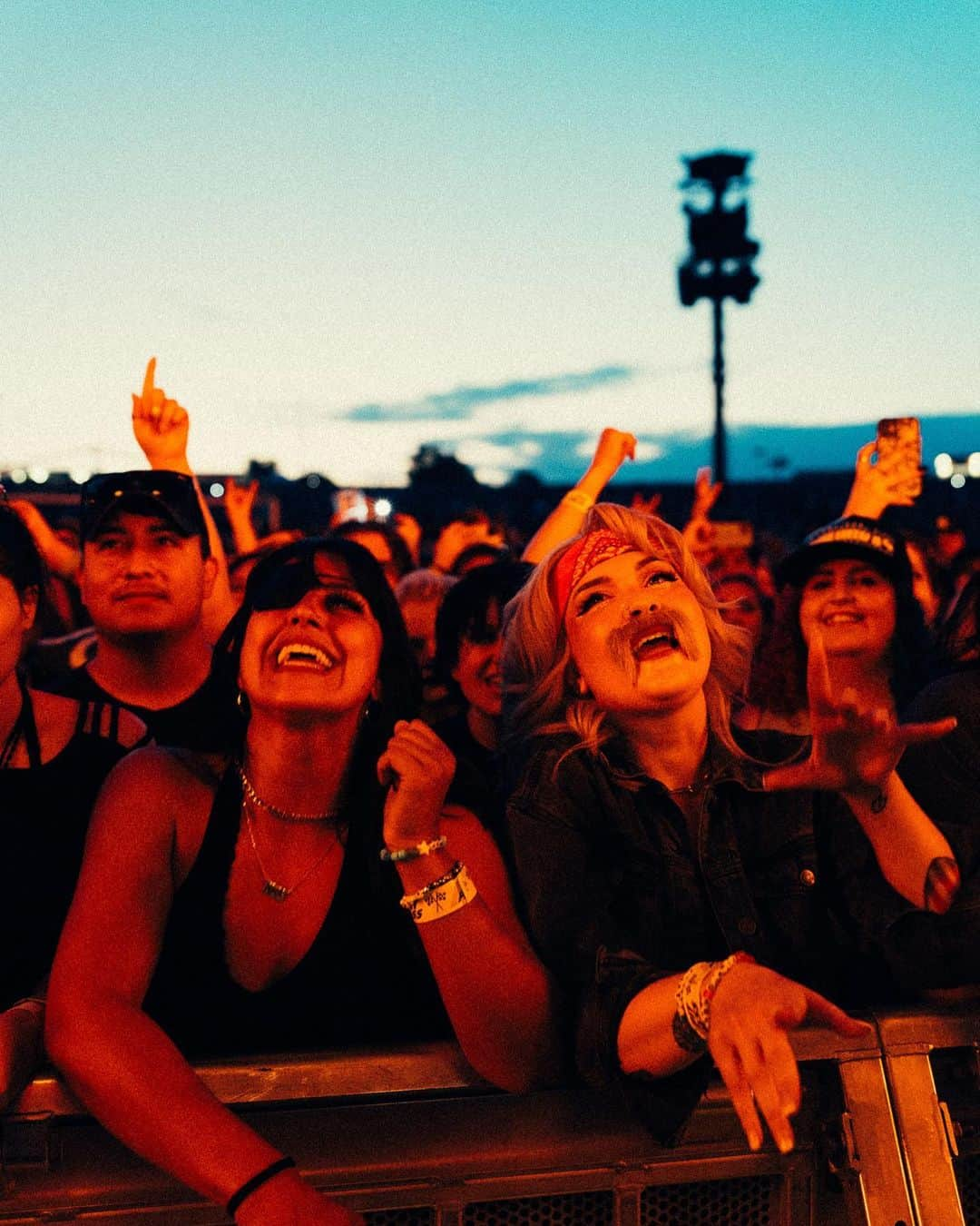 ピート・ウェンツさんのインスタグラム写真 - (ピート・ウェンツInstagram)「Somehow no matter what the world keeps turning 📷 @elliottxingham」7月9日 7時23分 - petewentz