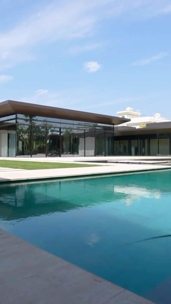 のインスタグラム：「This ultra-modern villa is designed by Norman Foster protégé Viktor Udzenija. Located in the exclusive Dubai enclave of Umm Suqeim, the 22,925-square-foot residence epitomizes luxury living. It combines traditional Khaleeji style with unprecedented art, making it Dubai’s preeminent art collectors’ home. Incredible outdoor features include a courtyard, garden, a wooden deck and a vast, illuminated pool with sunken seating. Discover more about this listing via @christiesrealestate | Represented by Christie’s International Real Estate Dubai @christiesrealestatedubai #ummsuqeim #dubairealestate #luxurylifestyle #whereluxurylives #khaleeji」