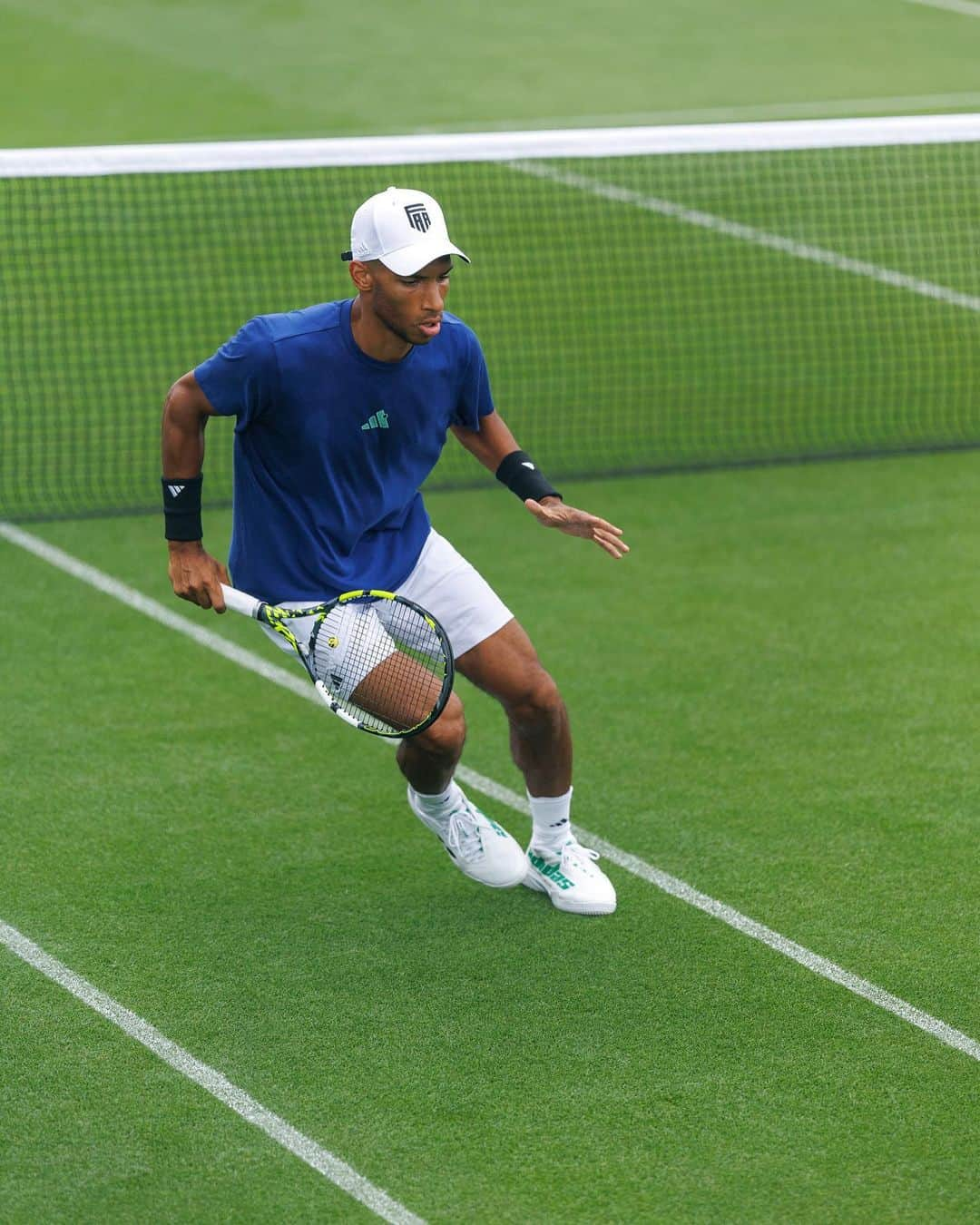 フェリックス・オジェ＝アリアシムさんのインスタグラム写真 - (フェリックス・オジェ＝アリアシムInstagram)「With @wimbledon being one of my favorite tournaments, I’m hoping to make my stay longer in the coming years 💚 For now it’s time to put all of my energy in to the upcoming US hard court swing 👊🏽🇺🇸 Let’s go   📸: @wimbledon」7月9日 1時56分 - felixaliassime