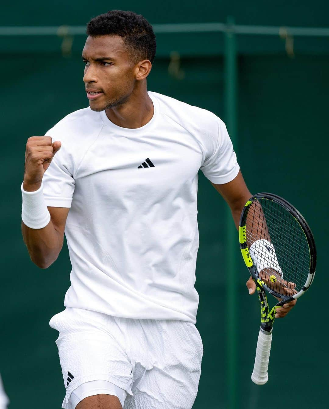 フェリックス・オジェ＝アリアシムさんのインスタグラム写真 - (フェリックス・オジェ＝アリアシムInstagram)「With @wimbledon being one of my favorite tournaments, I’m hoping to make my stay longer in the coming years 💚 For now it’s time to put all of my energy in to the upcoming US hard court swing 👊🏽🇺🇸 Let’s go   📸: @wimbledon」7月9日 1時56分 - felixaliassime