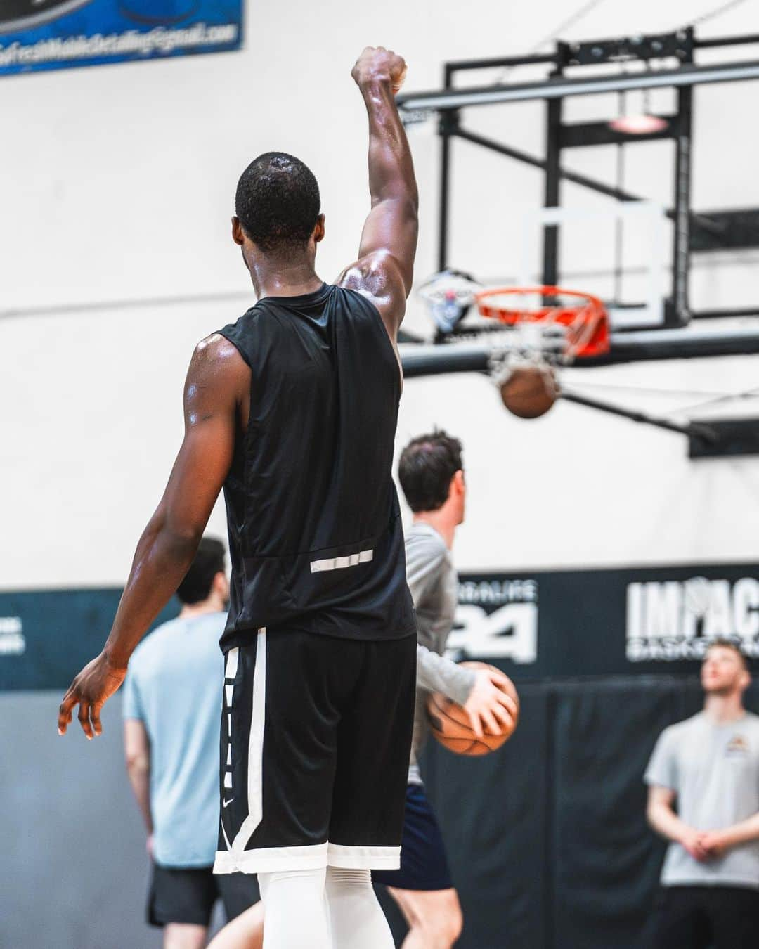 ハリソン・バーンズさんのインスタグラム写真 - (ハリソン・バーンズInstagram)「HB in the gym」7月9日 2時00分 - hbarnes