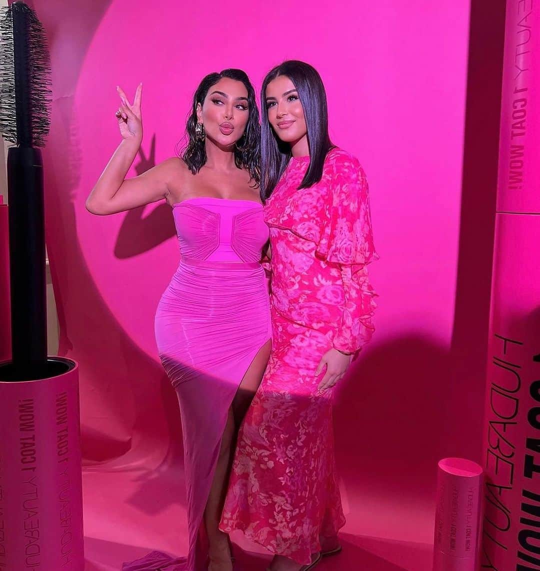 Huda Kattanさんのインスタグラム写真 - (Huda KattanInstagram)「Thank you so much to everyone who came out to see me 🙏🏽❤️❤️❤️ I love you all beyond words! #hudabeauty1coatwow @sephorafrance   @ans_makeup_ @jamesclawd @lilyslilah @frishtag_ @camiliamks @sibyllete @natachalight @myrabelleeee @agathe.asm @ikramparfums」7月9日 2時06分 - hudabeauty