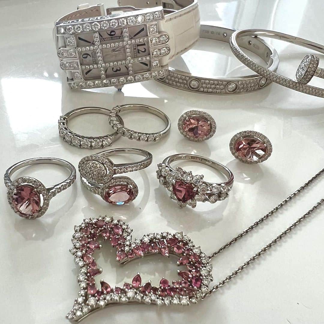 麻美さんのインスタグラム写真 - (麻美Instagram)「💓pink tourmaline💓 ． Heartシリーズや Princessシリーズは ． 女性を幸せに導いてくれるPowerのある ． pinktourmalineを 使用しています💓 ． 観ているだけでも うっとりする🤩 ． 大好きなpink💓 ． 美しい石が揃い次第の販売となりますので💓 ． またストーリーにて お声がけさせて頂きます♪ ． #pinktourmaline  #diamonds  #jewelry」7月9日 2時21分 - mami0s