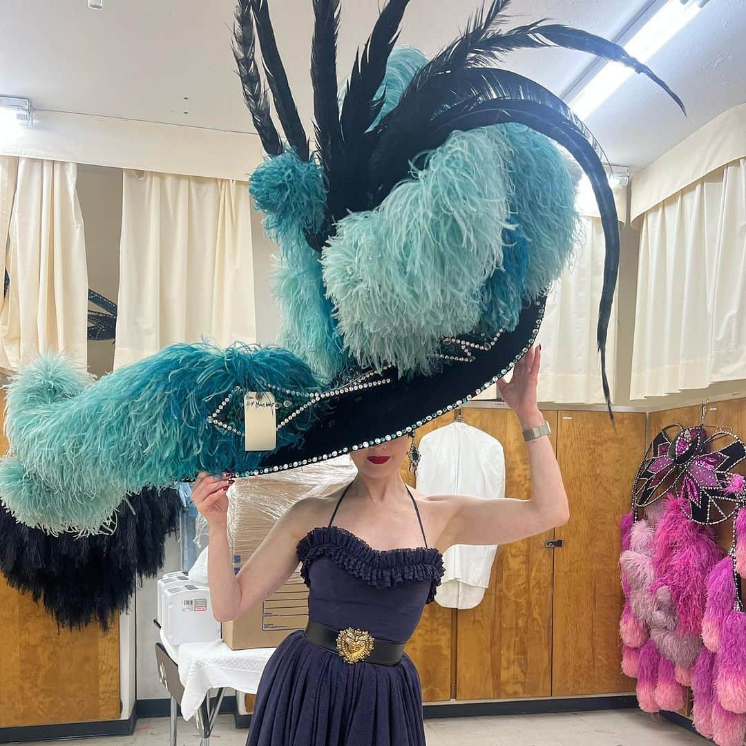 ディタ・フォン・ティースさんのインスタグラム写真 - (ディタ・フォン・ティースInstagram)「Talk about a feather in my cap! It’s truly a dream come true to create a show in the legendary Jubilee Theater.   Pre-sales for my #DitaLasVegas residency are in full swing! Use code jubilee at http://ticketmaster.com/DitaVegas」7月9日 2時30分 - ditavonteese