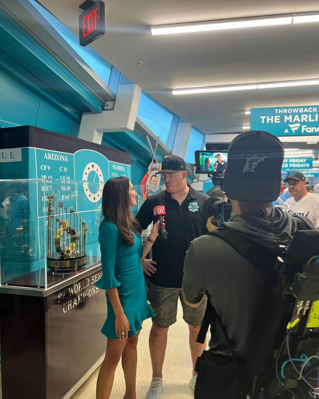 ジャスティン・ボーアさんのインスタグラム写真 - (ジャスティン・ボーアInstagram)「Had an absolute blast coming back to Miami throwing out a first pitch and being part of the @marlins 30th anniversary celebration. Go fish」7月9日 2時24分 - bour41