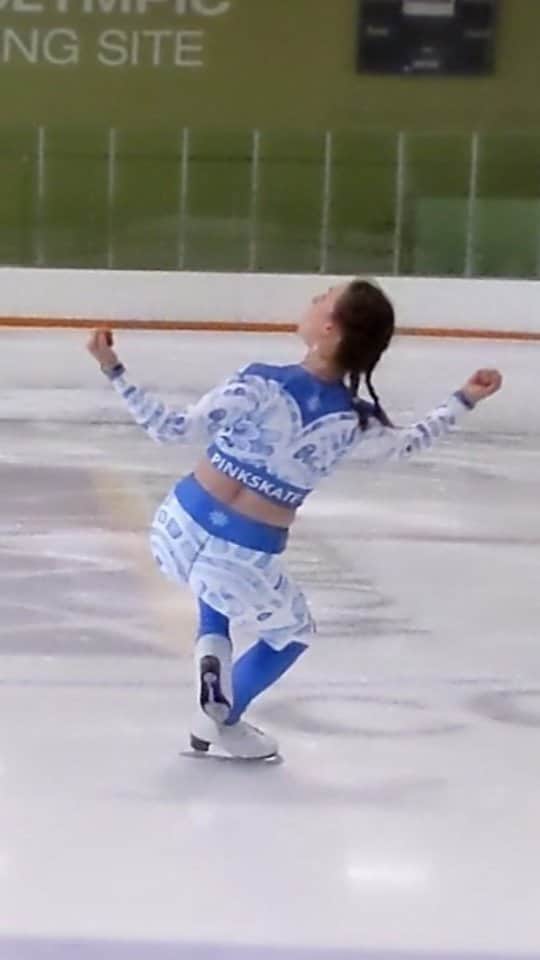 コートニー・ヒックスのインスタグラム：「FREESKATE STEP SEQUEEEEEENCE 🤩🤩 I adore this step and I adore the music and it's everything I wanted when I first imagined a program to this song. I would have posted the footwork from the actual competition but i was dying and it wasn't executed all *that* well hahaha. But yeah @gosanjaygo_03 killed it with the music arrangement and the choreo for this program. She also filmed this video 👍🙏  Also this gorgeous set is from @pnksk8 and you guys are going to be seeing it a lot because I'm OBSESSED 😍 . . . . #iceskater #iceskate #iceskating #figureskater #figureskate #figureskating #figureskating_amazing #lutz #triplejump #morning #fypage #fypシ #foryou #foryoupage #usfigureskating #isu #reels #pretty #athletesofinstagram #athlete #jacksonultima #johnwilson #jumps #explorepage #explore #фигурноекатани」