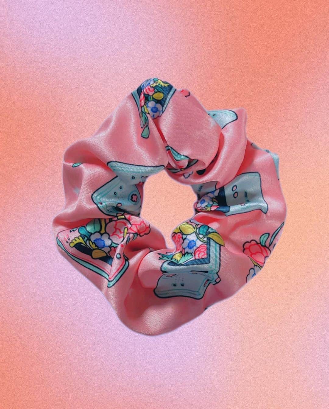 meyocoさんのインスタグラム写真 - (meyocoInstagram)「scrunchies are now available 💫🎮🧃 shop link in bio 🩵」7月9日 2時27分 - meyoco