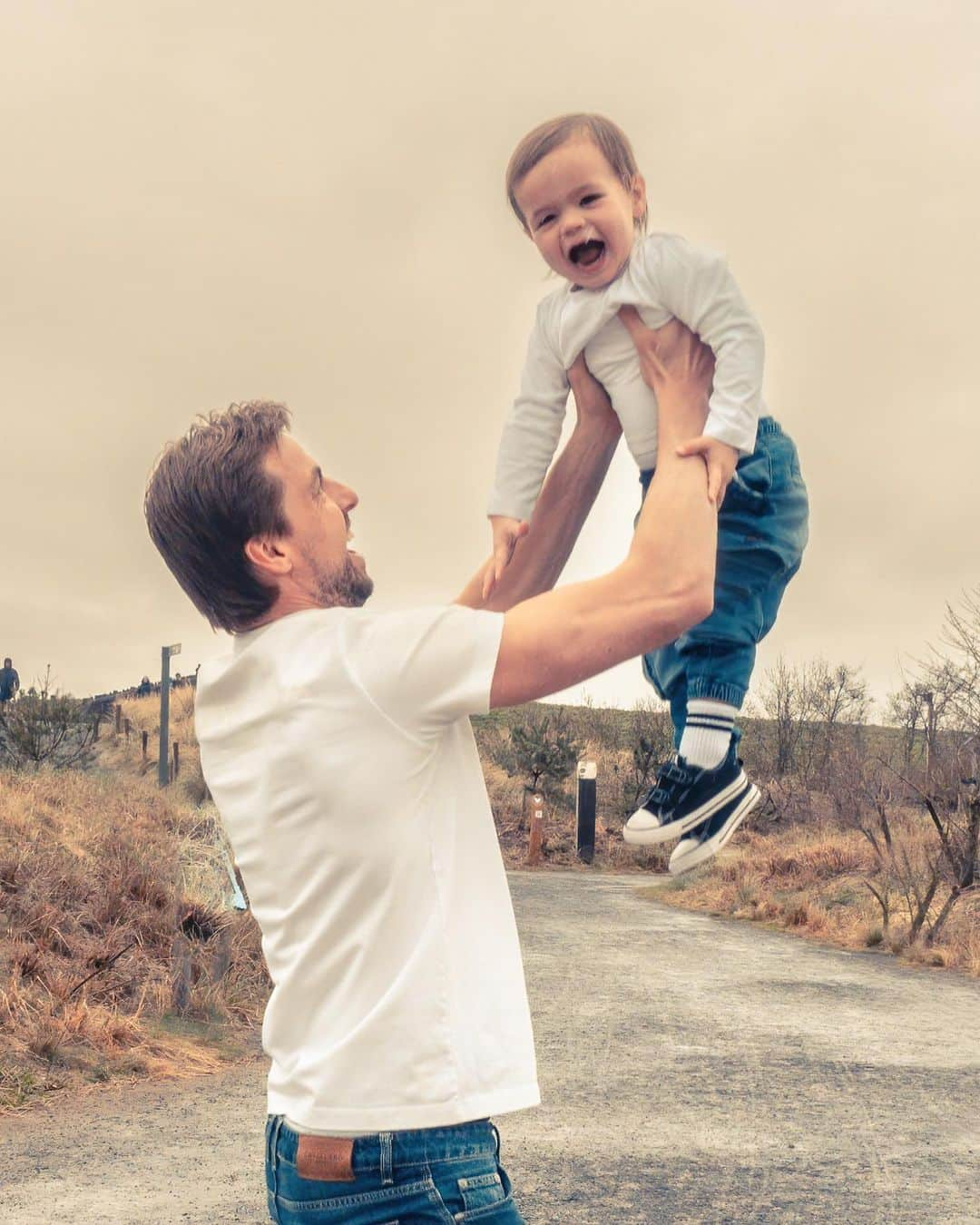 ティム・クルルのインスタグラム：「My boy is 2 years old today  🎉🎂🎊」