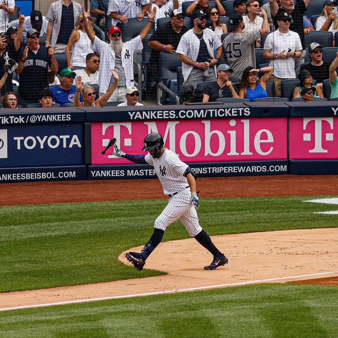 ニューヨーク・ヤンキースのインスタグラム：「How, my G?   118mph off the bat. 447 feet. Off the upper deck 😧」