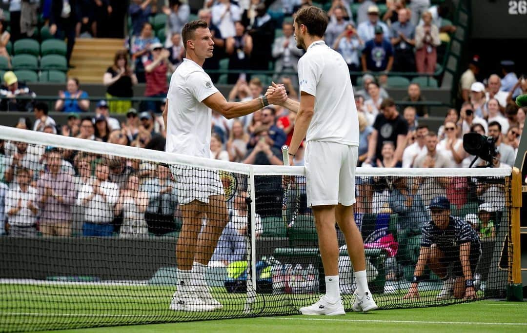 マートン・フチョビッチさんのインスタグラム写真 - (マートン・フチョビッチInstagram)「Third round is the final destination @wimbledon 🎾🌱🇬🇧 thanks for all the support, Court1 was unbeliveable today 👏🏻 @tourismbh」7月9日 3時36分 - fucsovicsmarci