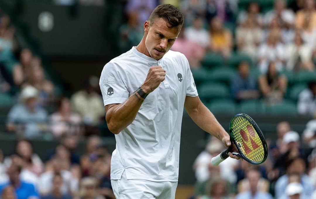 マートン・フチョビッチさんのインスタグラム写真 - (マートン・フチョビッチInstagram)「Third round is the final destination @wimbledon 🎾🌱🇬🇧 thanks for all the support, Court1 was unbeliveable today 👏🏻 @tourismbh」7月9日 3時36分 - fucsovicsmarci