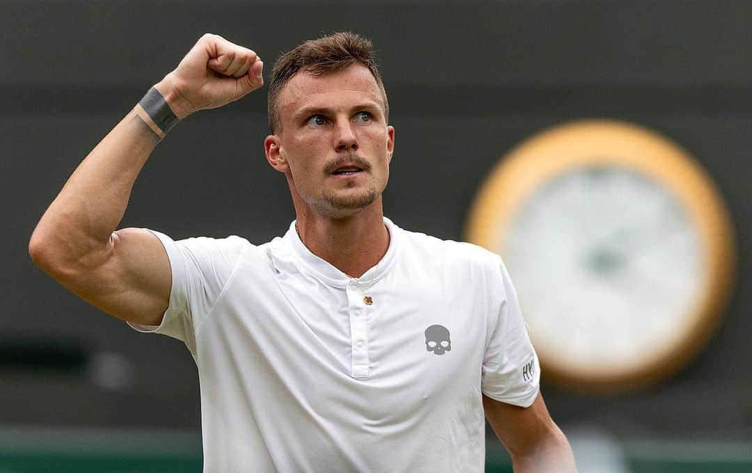 マートン・フチョビッチのインスタグラム：「Third round is the final destination @wimbledon 🎾🌱🇬🇧 thanks for all the support, Court1 was unbeliveable today 👏🏻 @tourismbh」