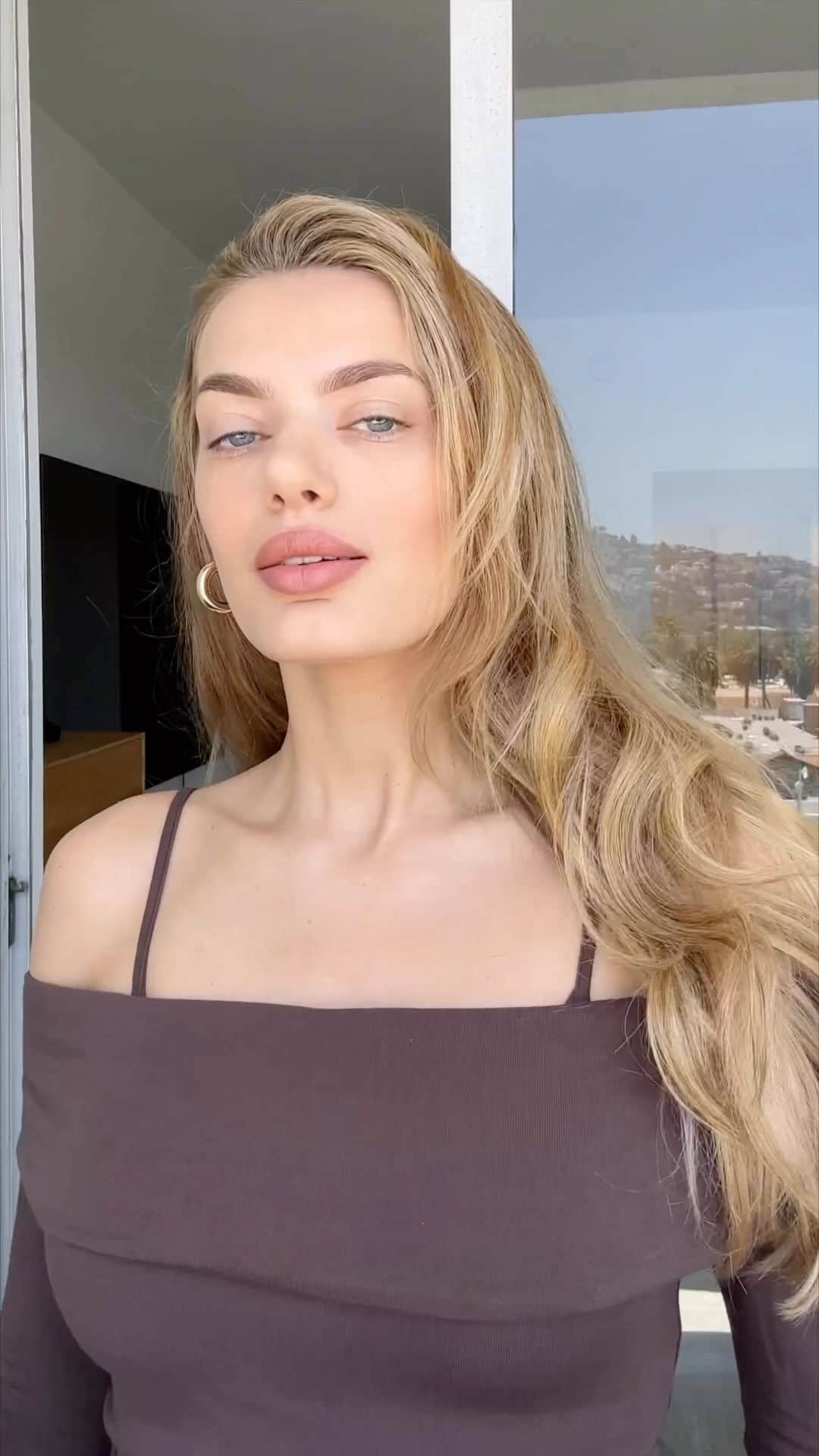 ブレッヒェ・ハイネンのインスタグラム：「New hair, New fav top 😁」