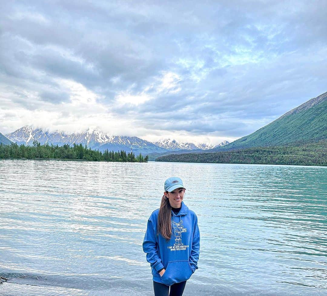 Kristina Bashamのインスタグラム：「At Kenai Lake, Alaska with @johnnydegennaro」
